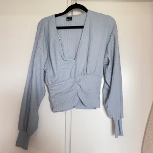 Blus - Fin blus från Gina Tricot som endast använts ett fåtal gånger