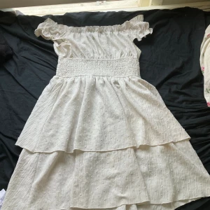 Fin klänning  - Älskar och är mycket användbart!✨ Kan sänka priserna vid snabb affär. Inga defekter:) Är 164cm lång och garderob-utrensar. Kontakta mig för fler bilder💕