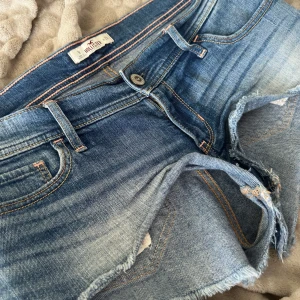 lågmidjade jeansshorts - hollister lowwaist jeansshorts, inga tecken på användning 🙌 storlek w29!