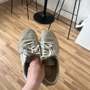 Vans skor  - Säljer då dom har blivit för liten endast använda 2-3 gr