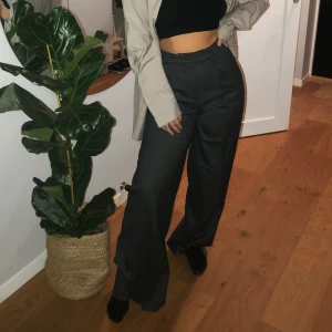 Kostymbyxor  - Mörkgrå kostymbyxor 