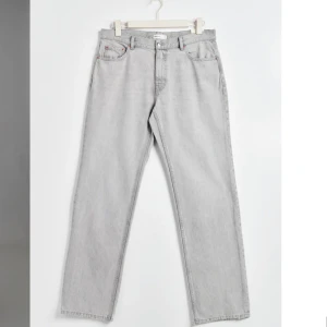 Lågmidjade jeans  - Jätte fina jeans. Hör av dig för frågor
