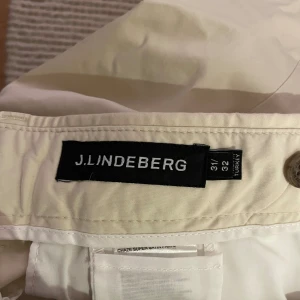 J Lindberg  - Oanvända j Lindberg chinos till herr storlek 31/32