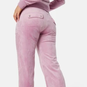 Rosa juicy byxor  - Rosa juicy byxor i storlek M men passar S, snören finns med fast ej dessa metallgrejen på snören, byxorna är i bra skick, egna bildern kan skickas❣️