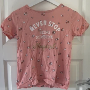 Söt T-shirt  - Jätte söt T-shirt från primark som inte kommer till användning ❤️