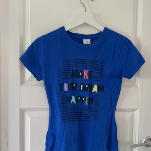 T-shirt - Fin T-shirt från primark som inte kommer till användning!❤️ vid fler frågor och funderingar skriv privat ❤️