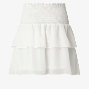 Volangkjol från Chelsea - Kjol från Chelsea, perfekt till sommaren! Använd en gång, originalpris 449☀️🌷