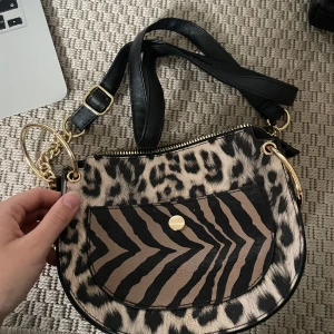 Väska - Axelremsväska 