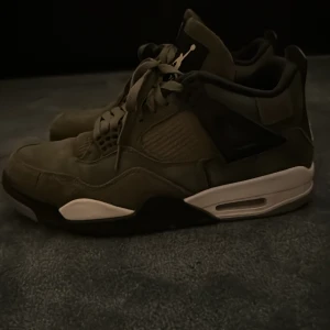 Jordan 4 Olive craft - Hej säljer mina Jordan 4 olive Craft efter som jag byt stil de är köpta i mall of Scandinavium för 2500 har kvitto använda ca 10 gånger 