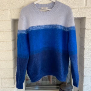 Cos Tröja - Mohair tröja från Cos i storlek Medium. Skicka dm för fler frågor / bilder / mått✌🏼