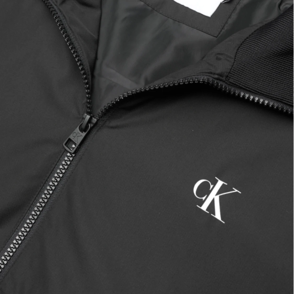 Calvin Klein jacka - 90