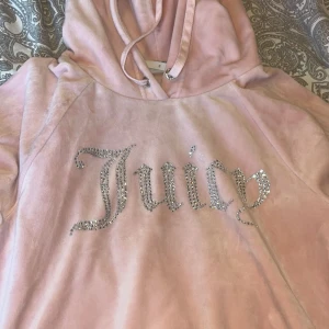 Juciy tröja - Hej säljer denna fina Juciy tröja som aldrig är använd 🩷kontakta vid frågor eller annat🩷