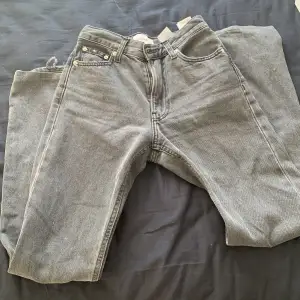Jätte fina jeans så synd att dom har blivit för små😢 i använd skick dvs lite slitet längst ner men inget annat