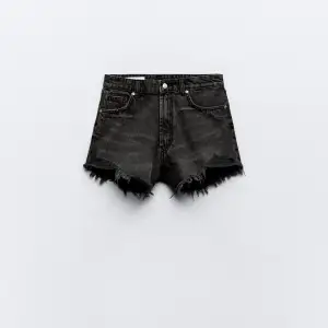 svarta zara shorts som endast är använda en gång !❤️