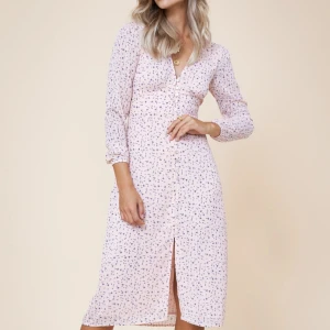 Adoore Paris  - Adoore Paris  Oanvänd med alla lappar kvar Storlek 36 Säljer pga fel storlek  Nypris 1495, finns inte kvar på hemsidan   Något liten i storleken 