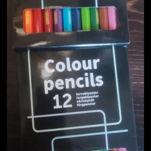 Färgpennor  - Aldrig använda  24 stycken tjockare så dom inte går av 