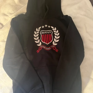 Gant hoodie - Jag säljer nu min super sköna gant hoodie som är för liten för mig. Använt ett par gånger 