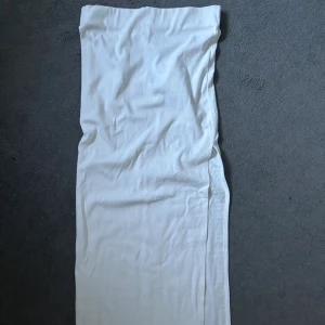 Vit långkjol - Som ny!