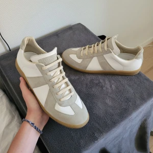Maison Margiela skor - Extremt feta Margiela GATs! Superfint skick, strl 43 tts. Inga tillbehör därav priset! OBS kvitto finns!