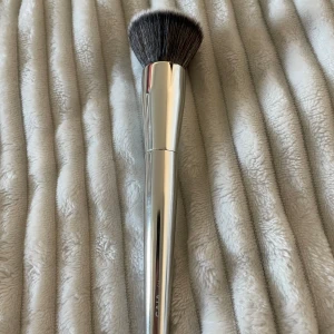 Sminkborste CAIA F14 - En helt ny sminkborste ifrån CAIA ”F14”. Kontakta vid frågor eller fler bilder ✉️