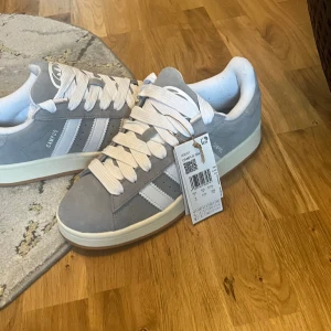 Adidas Campus 00s gry wht - Sprillans nya oanvända campus Va alldeles för små köpte nygligen på JD sports