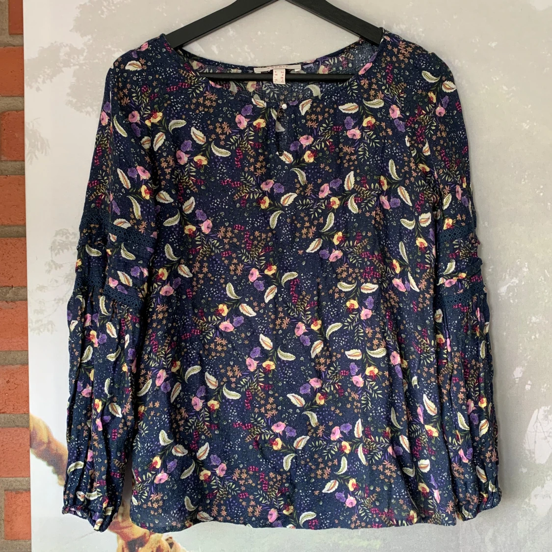 Mönstrad blus. Blå blus. Marinblå blus  - 91