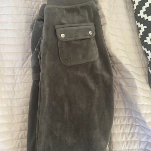 Juicy Couture - Säljer dessa juicy byxor i Xs på grund av att de inte kommer till någon användning 