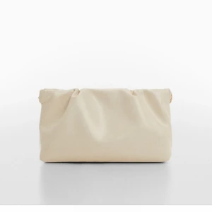 Väska - Superfin clutch/väska ifrån mango! Endast använd 1 gång och är i superbra skick!
