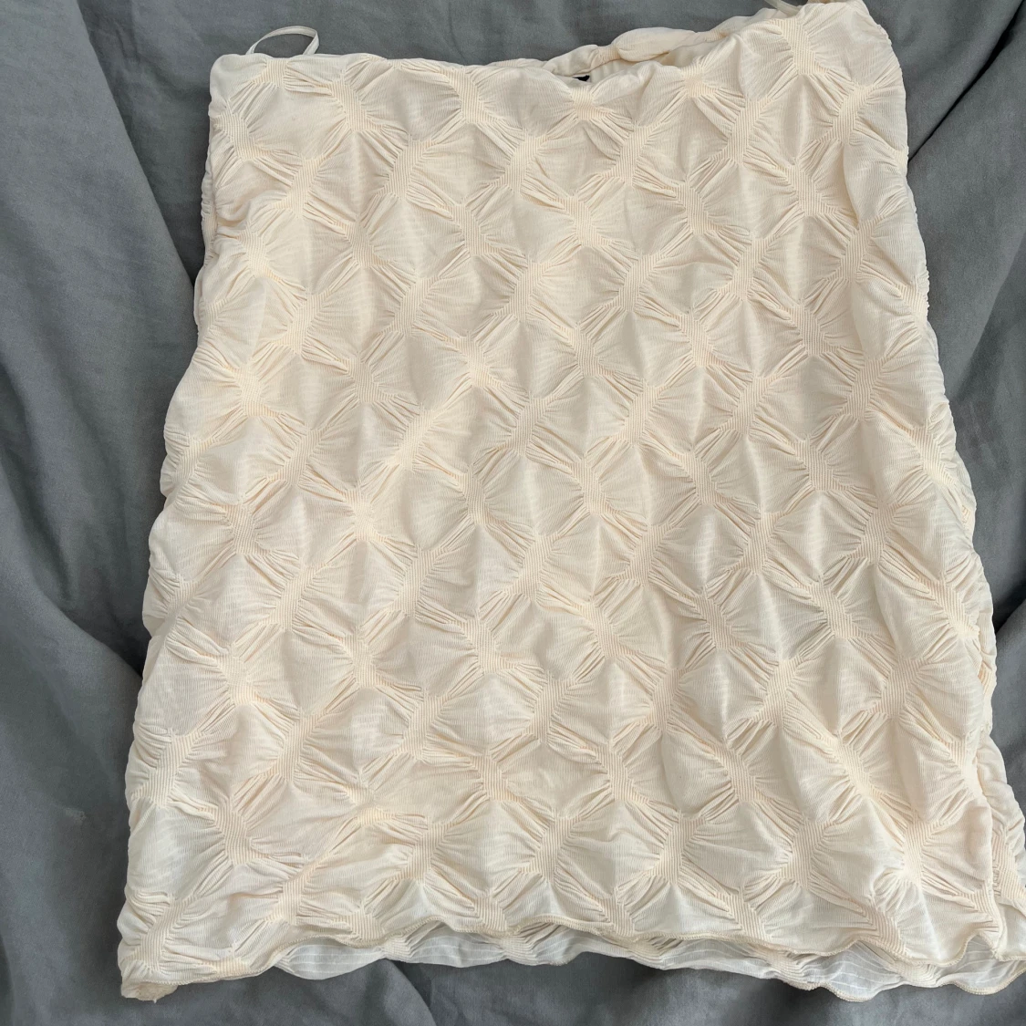 En kräm vit kort kjol - 90