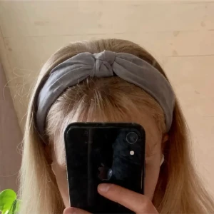 Diadem  - Blått diadem. Använt ca 3 gånger 💙