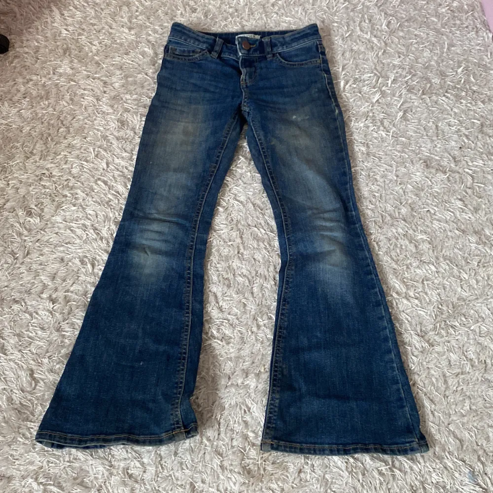 Ett par jätte fina jeans från Lindex, använt 4-5 gånger. Mörk blåa 💗. Jeans & Byxor.