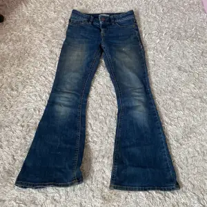 Ett par jätte fina jeans från Lindex, använt 4-5 gånger. Mörk blåa 💗