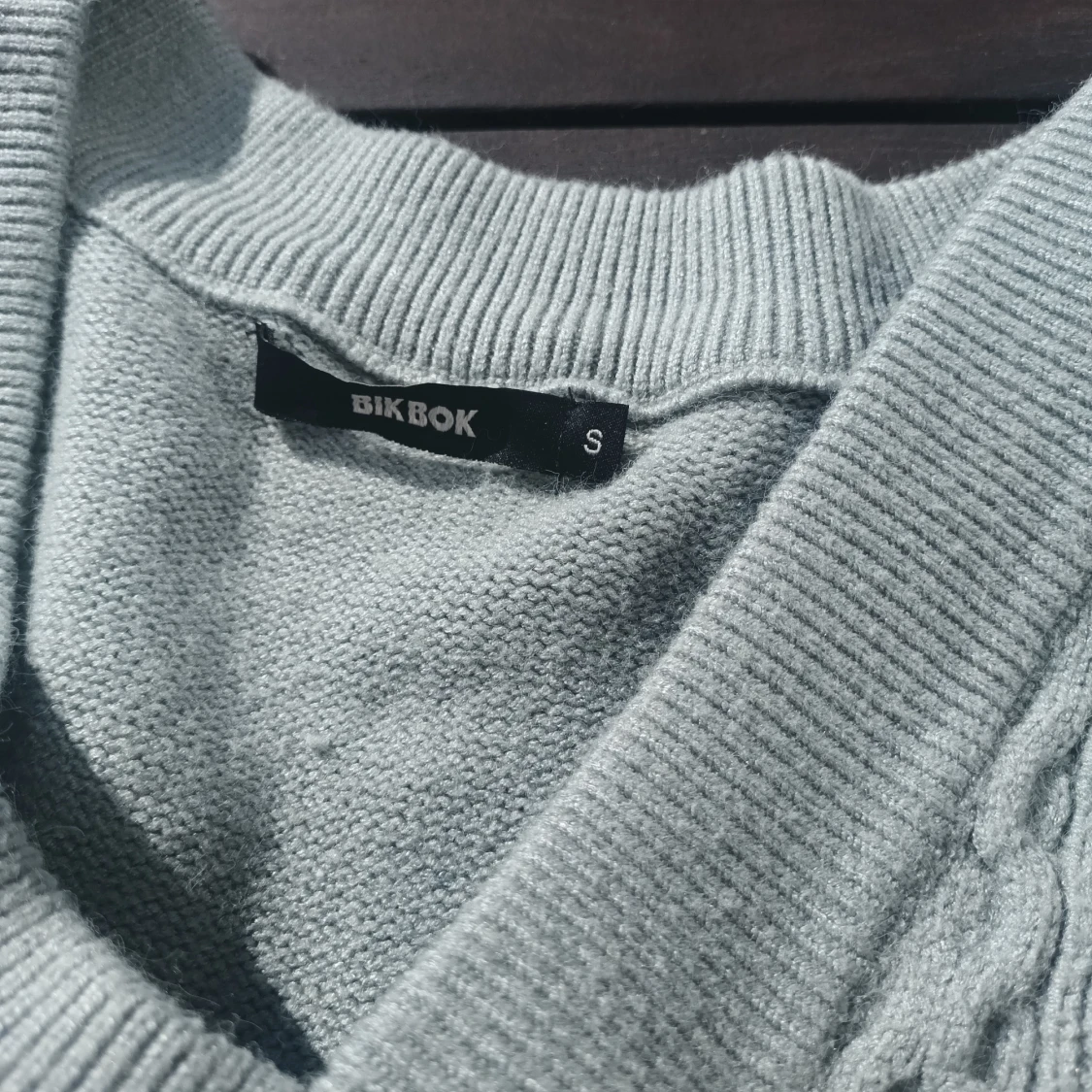 sage green stickad väst - 91