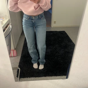 Gina low waist jeans - Lågmidjade jeans från Ginatricot, jeansen är aldrig använda så de är i nyskick.💓💓💓