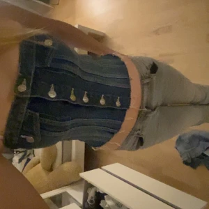 zara korsett - säljer min jättefina korsett topp från zara, köpte i somras använt några gånger men inga defekter den är i strlek M❤️ 