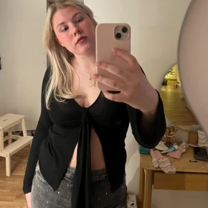 Topp - Säljer denna tpppen från Gina! Använd 1 gång! 