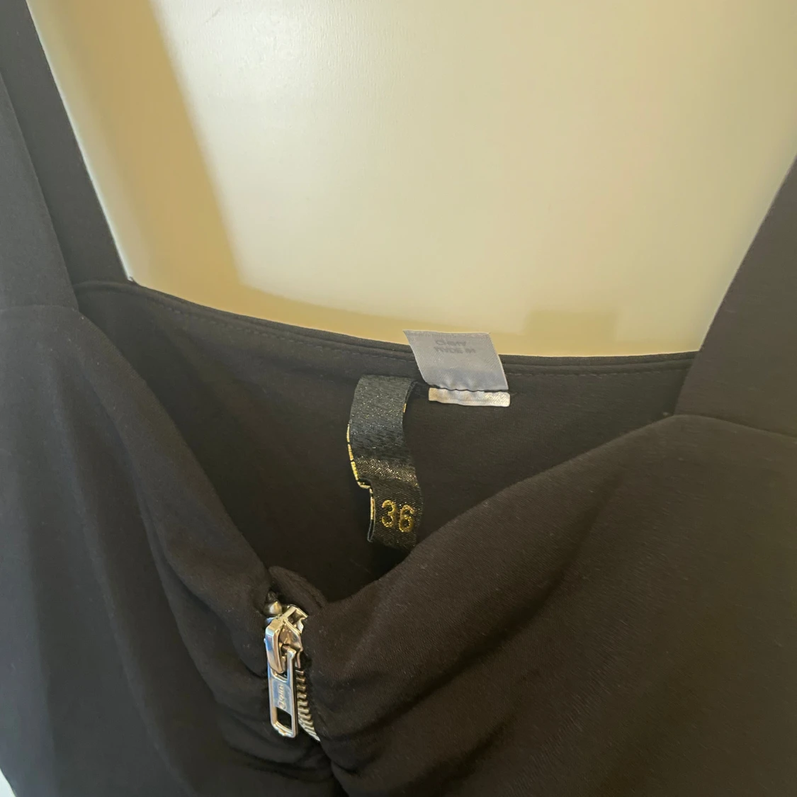 Svart tight klänning  - 90