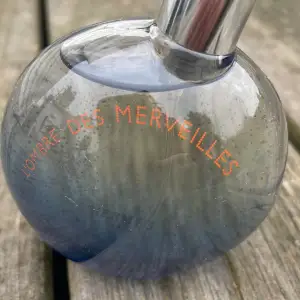 L’Ombre des Merveilles Natural Spray. Hermes Eau de Parfume. 50 ml  Endast använd ett par gånger, se foto. Nypris 950 kr