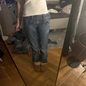 Diesel jeans  - Midjemått 37cm innerbenslängd 77cm💕