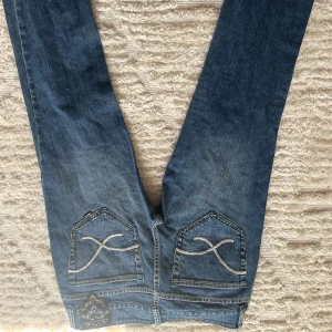 Lågmidjade jeans - Säljer dessa superfina lågmidjade jeans då dom inte kommer till användning!💕