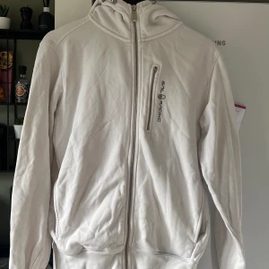 Sail racing kofta - Vit kofta, använd med defekt på dragkedjan (tappat spännet, se bild 3)