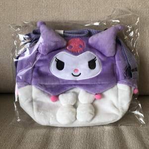 OÖPPNAD Kuromi-väska från Sanrio. Ca 20 cm hög. Jättesöt och i perfekt skick!