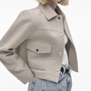 Beige kort kappa från zara 💗 inga defekter helt nyskick 