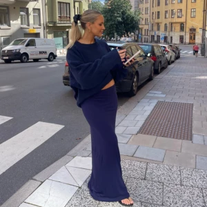 Maxikjol - Funderar på att sälja denna maxikjol från Nelly så skriv vid intresse eller frågor! Jag är 164 cm💞SLUTSÅLD‼️