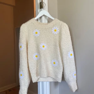 Stickad tröja  - Stickad tröja från Other Stories, knappt använd