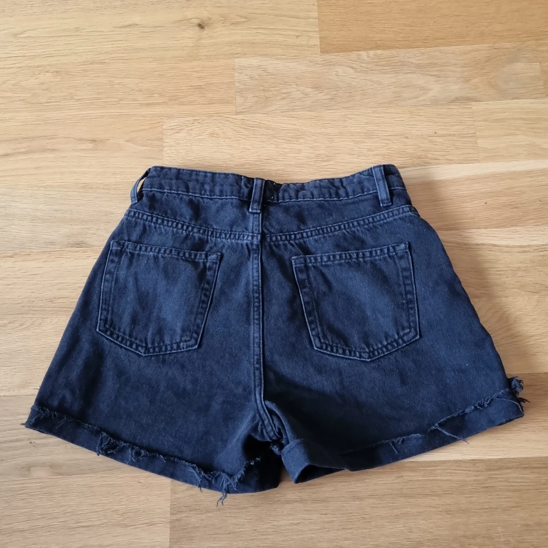 Svarta jeansshorts från NA-KD - 90