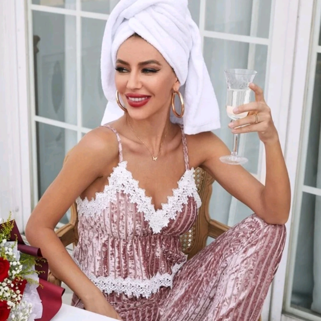 Rosa sammetstopp med spetsdetaljer - 93