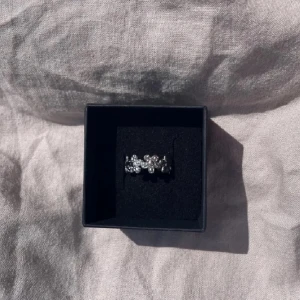 Miranda ring rostfri  - 45kr/st, i 304 Stainless steel,  finns flera i lager😊 kolla gärna in min instragram där jag främst sköter försäljningen 🤍 fler liknande smycken hittar ni på min sida 🥰