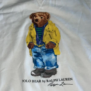 Polo Ralph lauren - Tröjan är i bra skick inga fläckar. Använd 4-5 gånger säljer för att den inte används.
