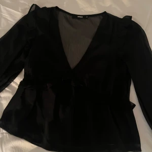 Blus - Jätte fin blus från BikBok endast använd 1 gång. ☺️